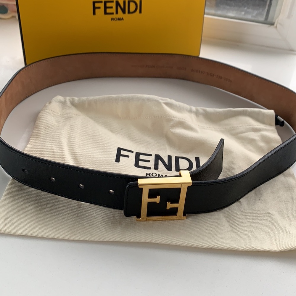 Fendi
Black Women's Dark Soft Leather Gold Buckle Size 32 8c0497 Belt
